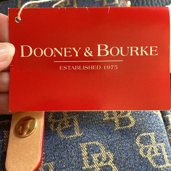 NWT Dooney Small Safari Bag - Picture 6 of 6